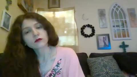 queencrimsonlvx online show from April 2026 12:11:02 PM