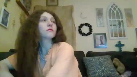 queencrimsonlvx online show from April 2026 12:18:01 PM