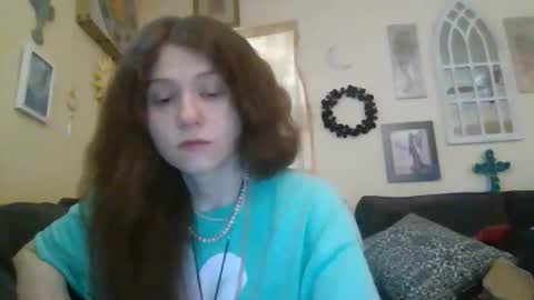 queencrimsonlvx online show from April 2026 10:36:02 PM