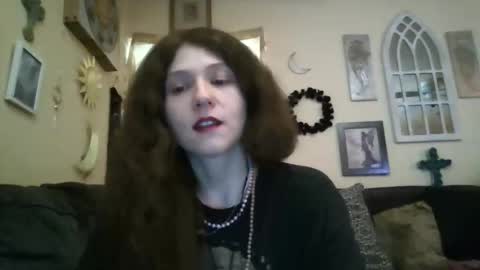 queencrimsonlvx online show from May 2026 10:32:01 AM