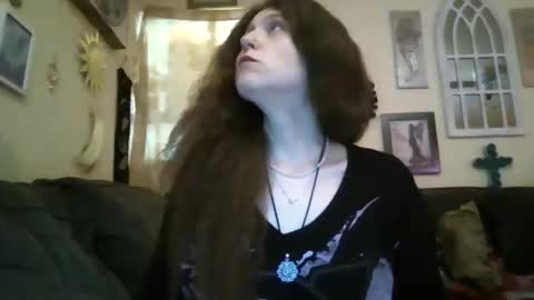 queencrimsonlvx online show from May 2026 02:19:01 AM