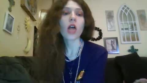queencrimsonlvx online show from May 2026 11:15:01 AM