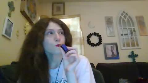 queencrimsonlvx online show from May 2026 10:31:01 AM