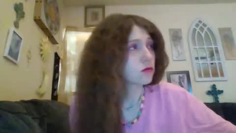 queencrimsonlvx online show from May 2026 03:02:01 AM
