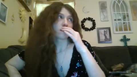 queencrimsonlvx online show from May 2026 08:31:01 AM