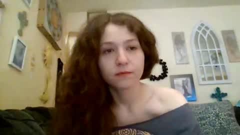 queencrimsonlvx online show from May 2026 09:49:02 PM