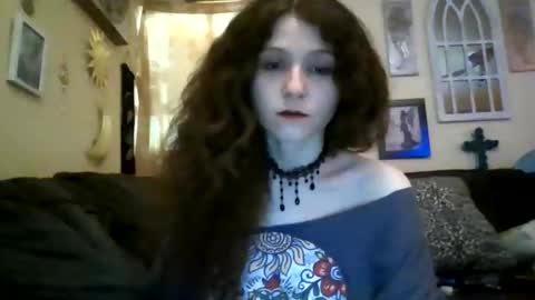 queencrimsonlvx online show from June 2026 10:17:01 AM