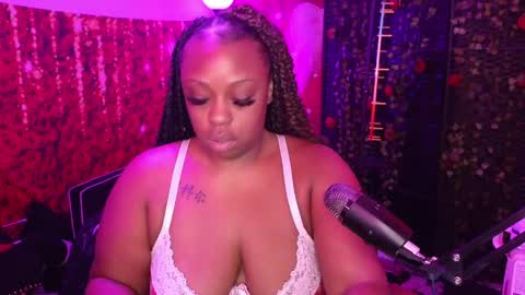 Queen Cherise Roze online show from May 2026 04:37:02 PM