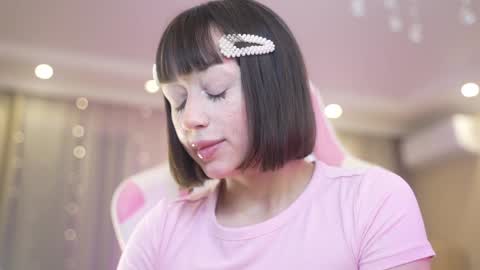 Nelly  INSTA  queenelia  online show from December 2025 02:00:01 PM