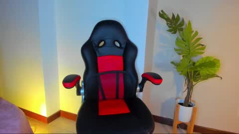Queen online show from May 2026 06:59:01 PM