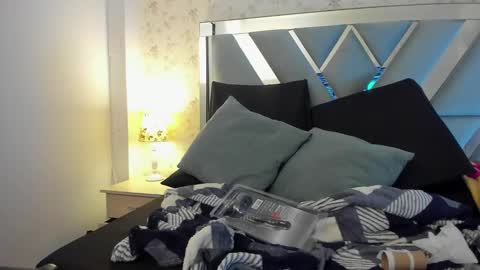 Snapshot of queenjenn__ chatting on December 2024 09:00:01 PM QUEENJEENN online show from December 2024 09:00:01 PM