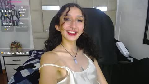 Snapshot of queenjenn__ chatting on January 2025 09:52:01 PM QUEENJEENN online show from January 2025 09:52:01 PM