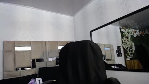 Snapshot of queenjenn__ chatting on January 2025 06:49:01 PM QUEENJEENN online show from January 2025 06:49:01 PM