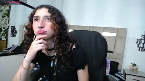 Snapshot of queenjenn__ chatting on January 2025 08:05:02 PM QUEENJEENN online show from January 2025 08:05:02 PM