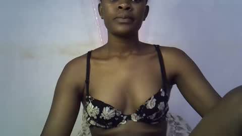 Snapshot of queenkeysha chatting on February 2026 07:04:02 AM KEYSHA online show from February 2026 07:04:02 AM