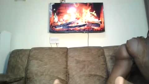 queenluxee online show from February 2026 09:45:01 PM