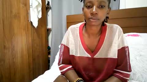 queenmom online show from June 2026 08:14:02 PM