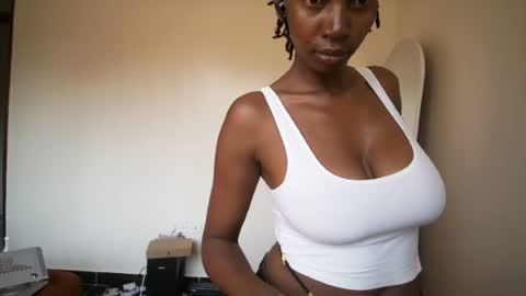 queenmom online show from July 2026 12:26:02 PM