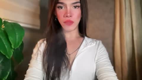 QUEEN online show from May 2026 03:23:01 AM