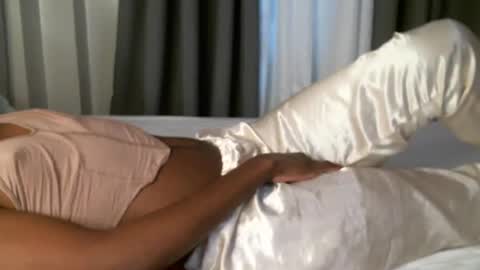 queenninaa online show from July 2026 08:48:01 PM