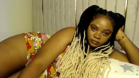 Snapshot of queenofsouls chatting on December 2024 05:05:02 AM . online show from December 2024 05:05:02 AM