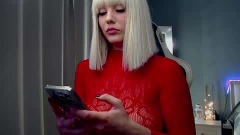 Queensy online show from January 2025 04:06:01 PM