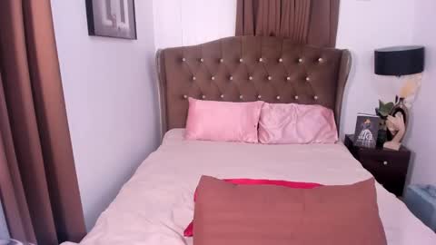 Snapshot of queenunivers chatting on January 2025 03:34:02 AM queenshasha and nathalie online show from January 2025 03:34:02 AM