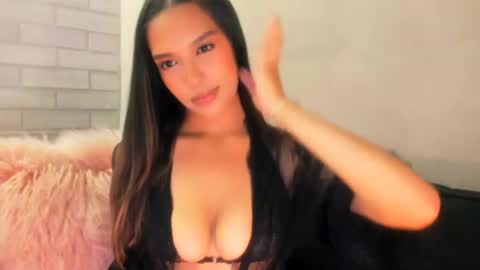Snapshot of queenv66 chatting on June 2026 03:33:01 AM Val - online show from June 2026 03:33:01 AM