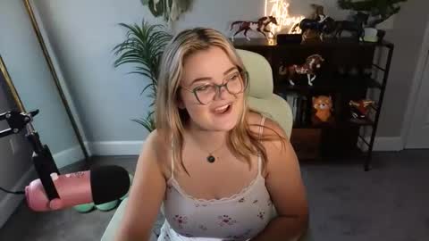 Snapshot of quervoqueen1 chatting on November 2025 05:13:02 PM Bri online show from November 2025 05:13:02 PM