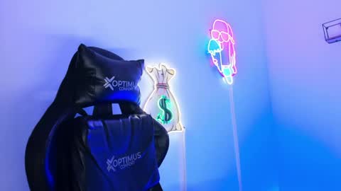 quetzal_coatl_ online show from April 2026 11:27:01 PM