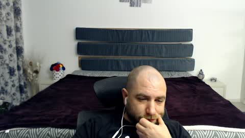 Snapshot of r0bila chatting on January 2025 08:35:02 PM R0bila online show from January 2025 08:35:02 PM