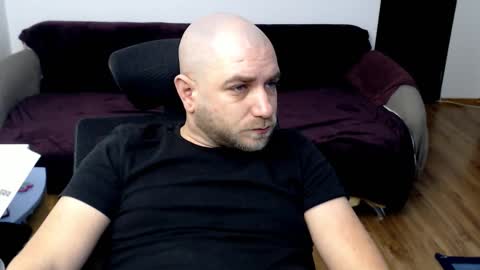 Snapshot of r0bila chatting on December 2025 11:54:01 PM R0bila online show from December 2025 11:54:01 PM