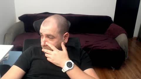 Snapshot of r0bila chatting on December 2025 10:28:02 PM R0bila online show from December 2025 10:28:02 PM