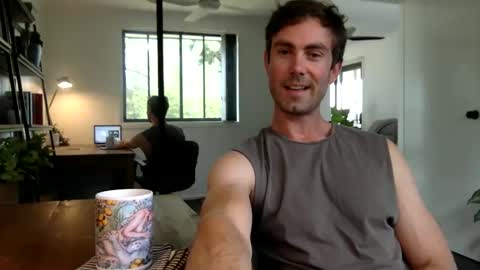 Snapshot of r3ve_ chatting on January 2026 11:31:01 PM T online show from January 2026 11:31:01 PM