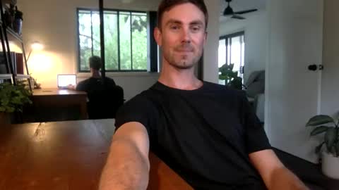 Snapshot of r3ve_ chatting on February 2026 05:39:01 AM T online show from February 2026 05:39:01 AM