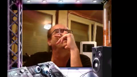 Snapshot of r_2d2_ chatting on November 2025 07:30:01 PM dj mike online show from November 2025 07:30:01 PM