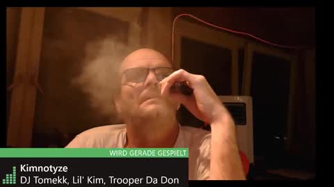 Snapshot of r_2d2_ chatting on November 2025 11:27:01 PM dj mike online show from November 2025 11:27:01 PM