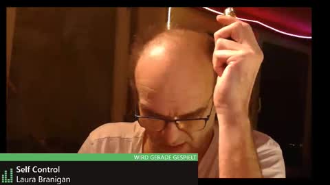 Snapshot of r_2d2_ chatting on November 2025 11:06:01 PM dj mike online show from November 2025 11:06:01 PM