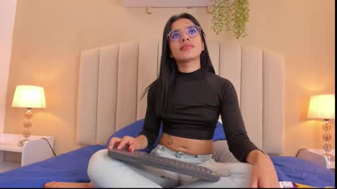 Rachel Donnelly online show from December 2025 02:17:01 AM