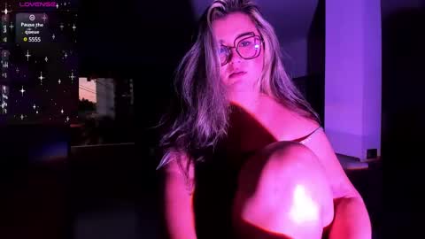 Snapshot of rachel_fo chatting on December 2024 10:58:01 PM Rachel Foss online show from December 2024 10:58:01 PM