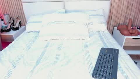 rachell_queenn1 online show from May 2026 07:58:01 AM