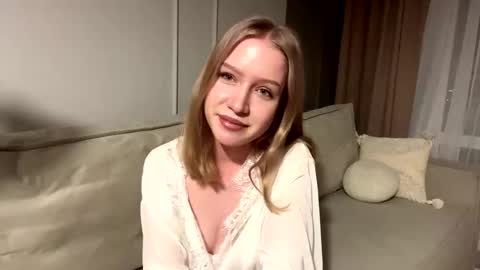 Snapshot of rachellegentile chatting on November 2025 03:11:01 PM Alice online show from November 2025 03:11:01 PM