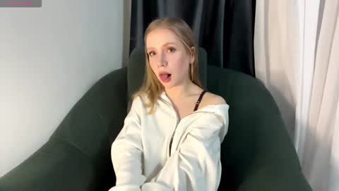 Snapshot of rachellegentile chatting on December 2025 08:24:02 PM Alice online show from December 2025 08:24:02 PM