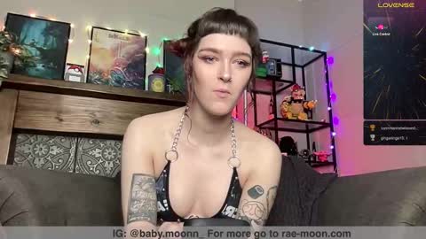 Snapshot of rae_moon chatting on February 2026 05:52:01 PM Rae online show from February 2026 05:52:01 PM