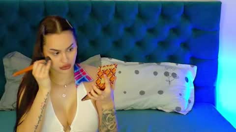 Snapshot of raeeamber_ chatting on December 2025 07:48:02 AM sweet peach online show from December 2025 07:48:02 AM