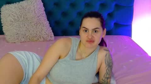 Snapshot of raeeamber_ chatting on January 2026 08:09:02 AM sweet peach online show from January 2026 08:09:02 AM