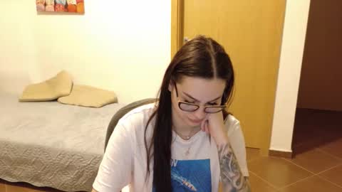 Snapshot of raeeamber_ chatting on February 2026 05:22:02 PM sweet peach online show from February 2026 05:22:02 PM