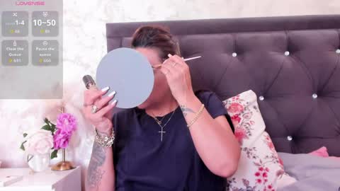 raelledarkstar online show from May 2026 07:38:02 AM