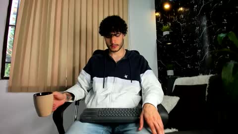 R A F A E L online show from November 2025 08:53:02 PM