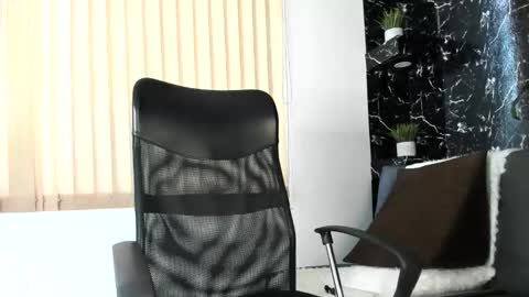 R A F A E L online show from November 2025 08:19:01 PM